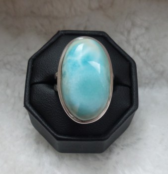 Zilveren ring gezet met ovale Larimar maat 18 mm